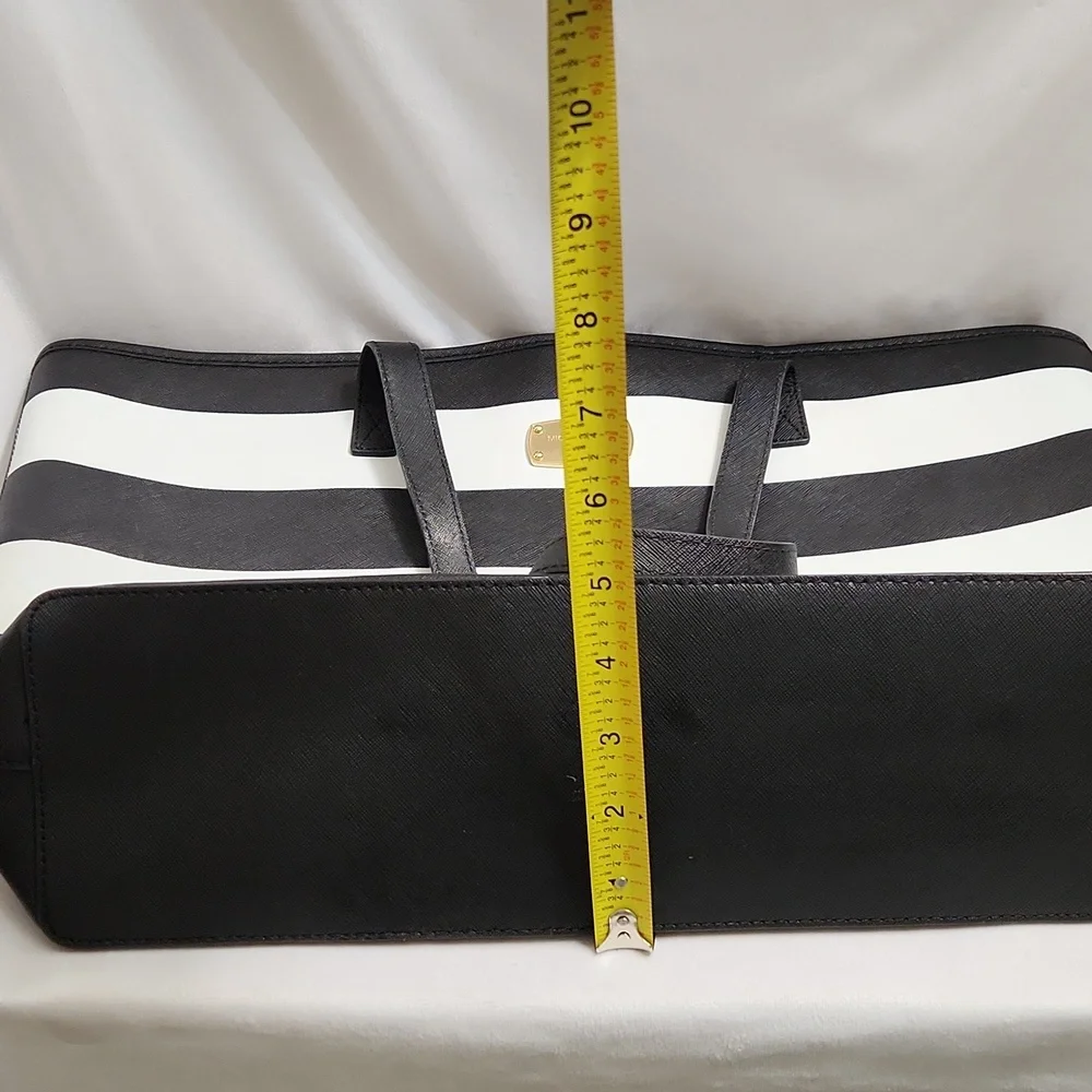Michael Kors Jet Set Striped Large Black White Travel Tote - Picture 7 of 15